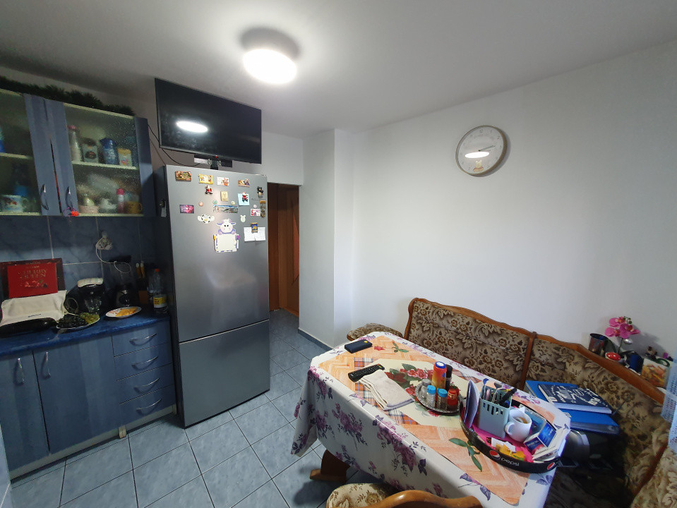 Apartament 3 camere, etaj 1, centrala proprie, bloc izolat - Zona Kiriac 13, foxfort.ro