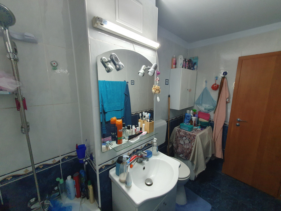 Apartament 3 camere, etaj 1, centrala proprie, bloc izolat - Zona Kiriac 17, foxfort.ro