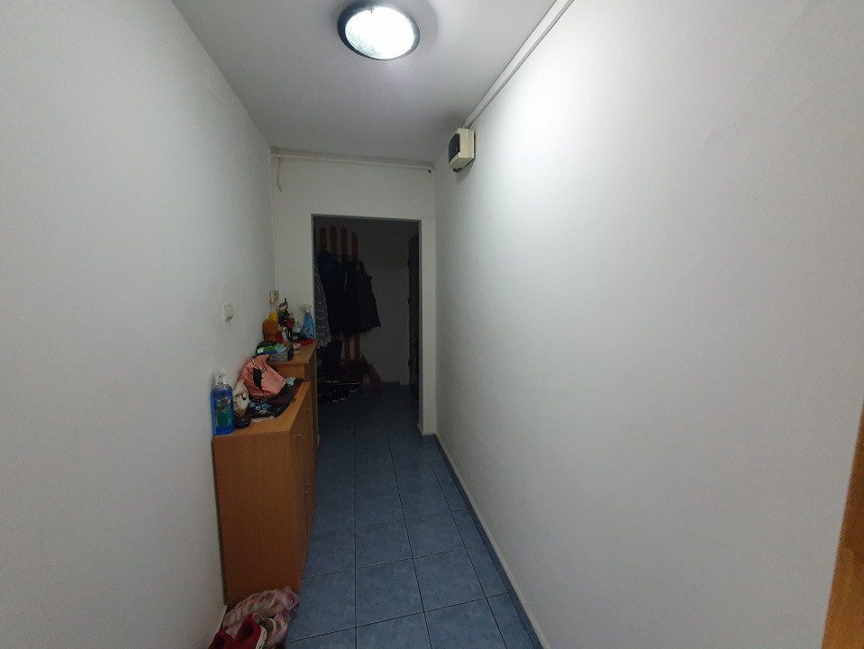 Apartament 3 camere, etaj 1, centrala proprie, bloc izolat - Zona Kiriac 19, foxfort.ro