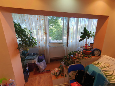 Apartament 3 camere, etaj 1, centrala proprie, bloc izolat - Zona Kiriac imagine mica 5, foxfort.ro