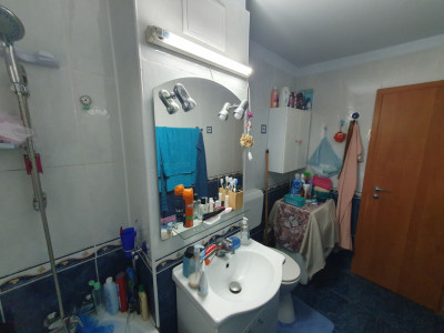 Apartament 3 camere, etaj 1, centrala proprie, bloc izolat - Zona Kiriac imagine mica 17, foxfort.ro