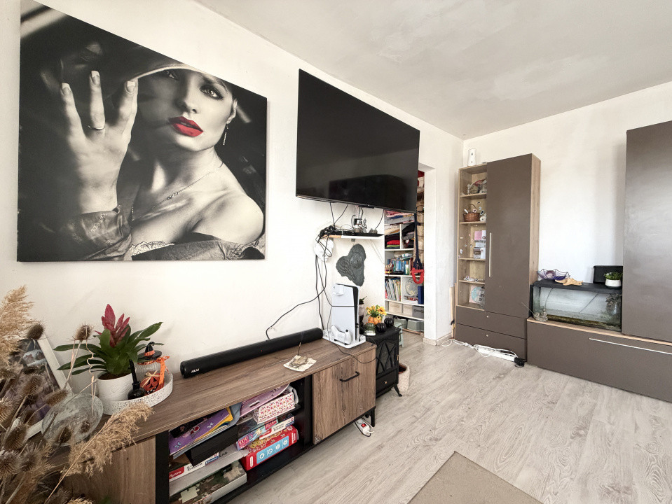 Apartament cu 2 camere - 50 mp, semidecomandat, zona Sagului 5, foxfort.ro