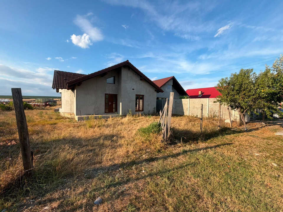 Casa individuala cu 3 camere de vanzare in Recas 1, foxfort.ro