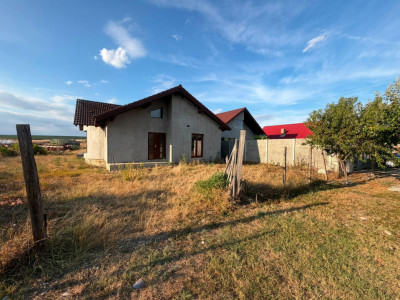 Casa individuala cu 3 camere de vanzare in Recas