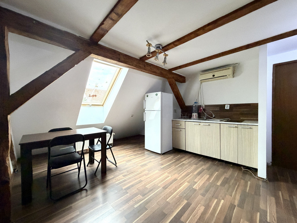 Apartament cu 3 camere de inchiriat - 70 mp, in Complexul Studentesc 4, foxfort.ro