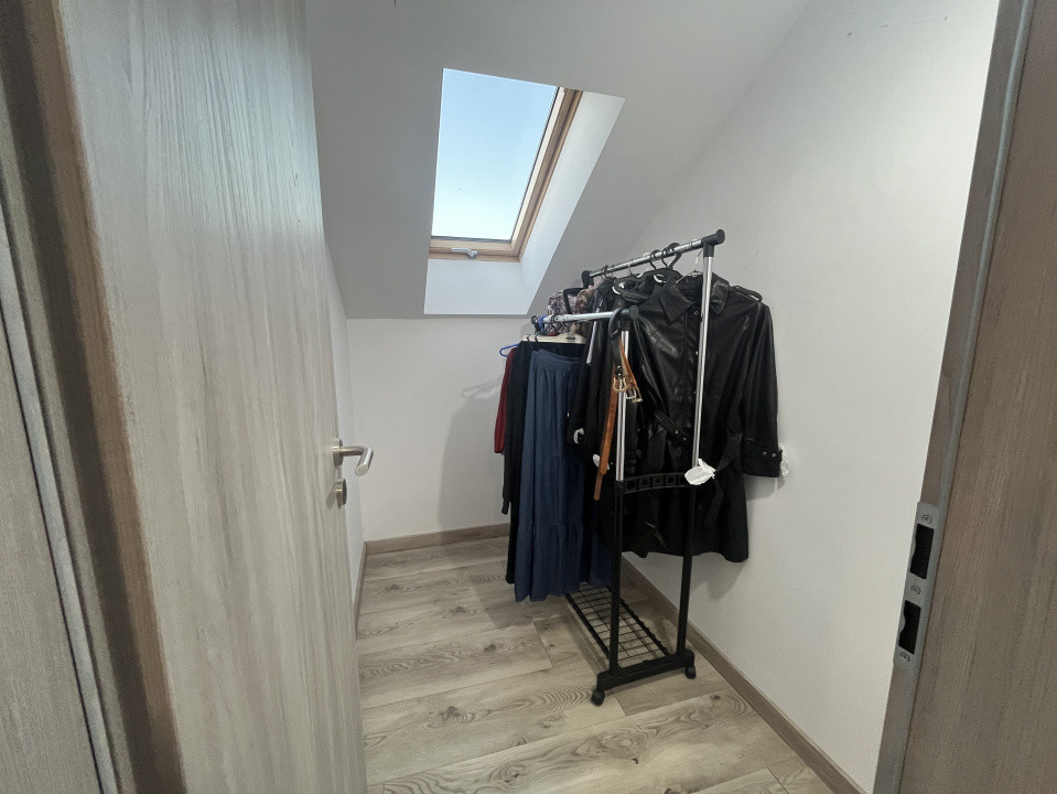 Casa individuala 252 mp utili mobilata si utilata in Mosnita Veche 12, foxfort.ro