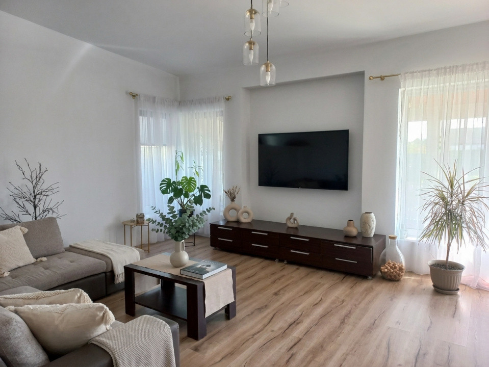 Casa individuala cu 5 camere, garaj si teren de 772 mp - zona Ghiroda 1, foxfort.ro