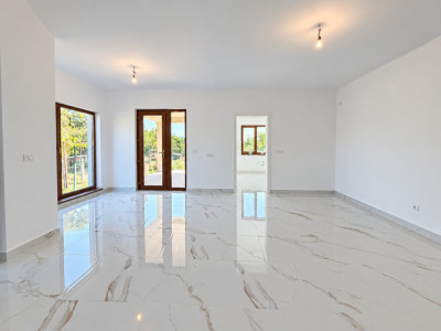 Casa individuala cu 4 camere, teren 900 mp, cu toate utilitatile - Sanandrei imagine mica 2, foxfort.ro