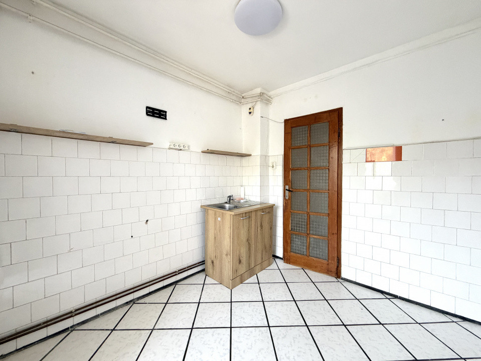 Apartament cu 2 camere nemobilat, centrala proprie - zona Torontalului 5, foxfort.ro