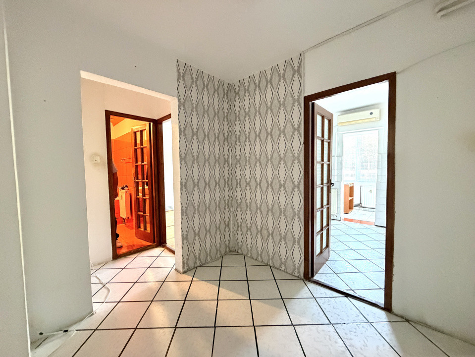 Apartament cu 2 camere nemobilat, centrala proprie - zona Torontalului 6, foxfort.ro