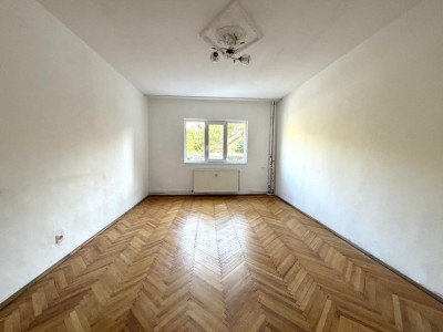 Apartament cu 2 camere nemobilat, centrala proprie - zona Torontalului