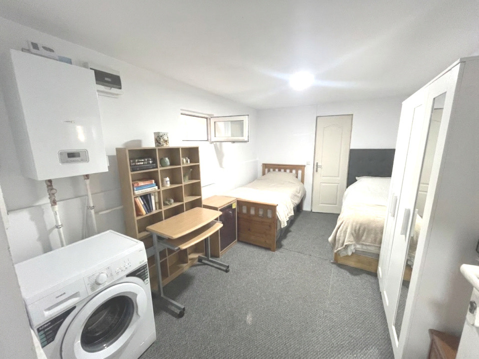 Spatiu comercial cu 4 incaperi, ideal pentru investitie - zona Girocului 2, foxfort.ro