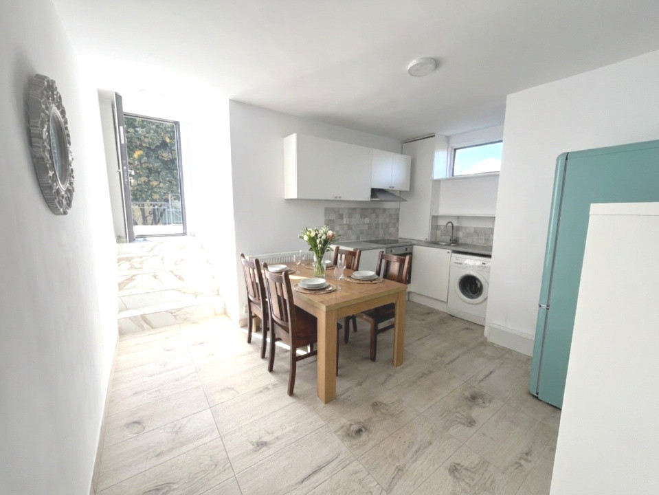 Spatiu comercial cu 4 incaperi, ideal pentru investitie - zona Girocului 6, foxfort.ro