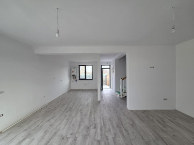 Duplex cu 4 camere de vanzare in Utvin 