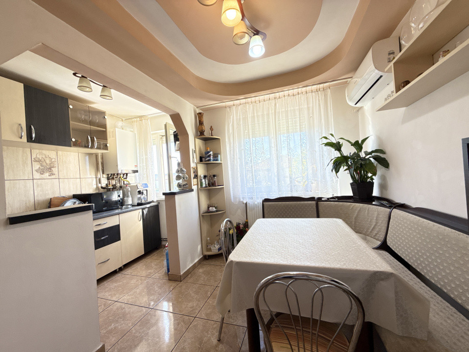 Apartament cu 4 camere | Boxa notata in CF | Bloc anvelopat | Zona Cetatii 4, foxfort.ro
