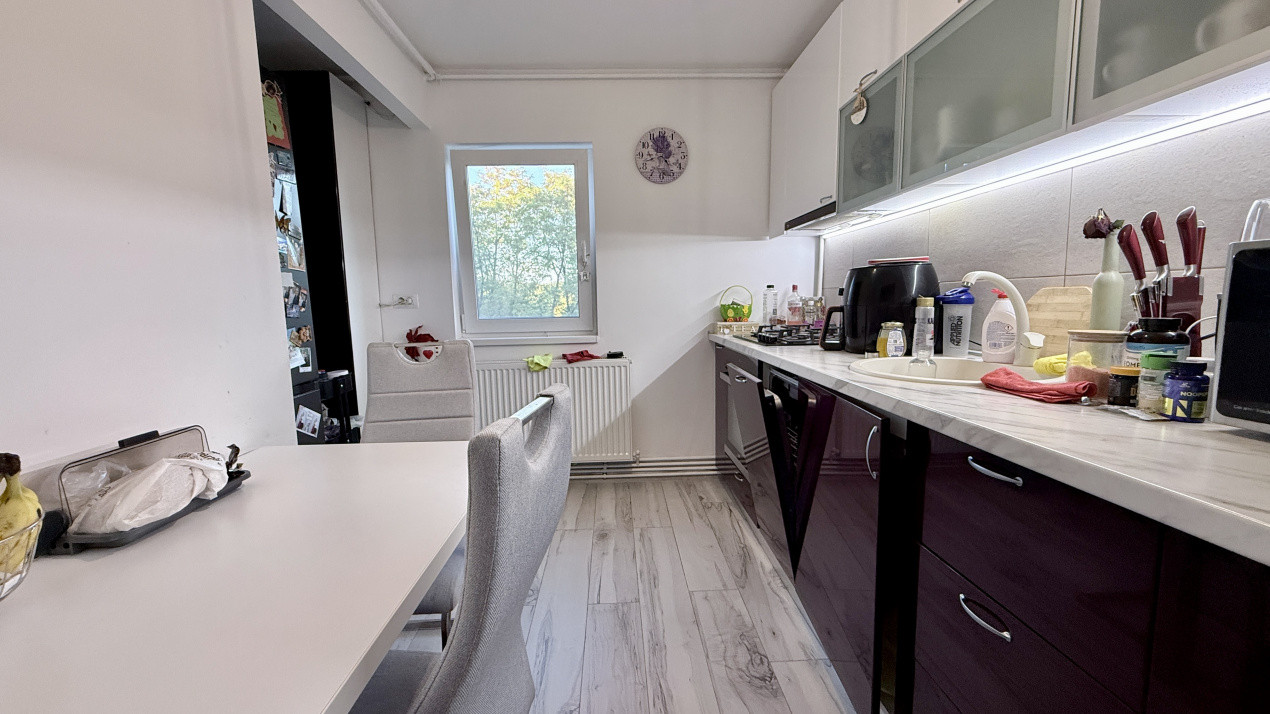 Apartament de inchiriat cu 3 camere, etaj 2 - Lipovei 10, foxfort.ro