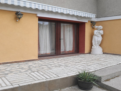 Pensiune de vanzare 16 camere, 600 mp - zona Mehala - Potential de extindere