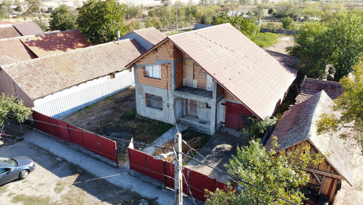 Casa individuala la rosu, intabulata - Uliuc - Sacosu Turcesc 3, foxfort.ro