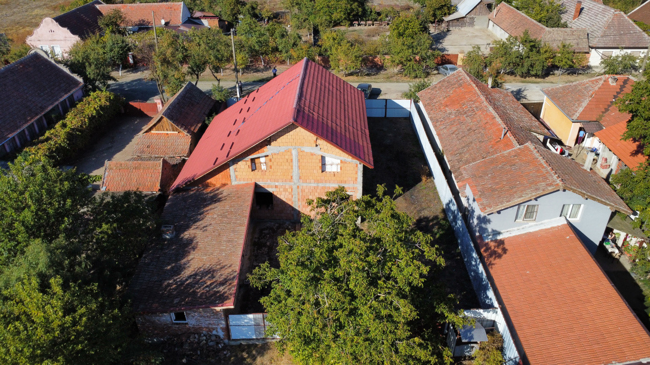 Casa individuala la rosu, intabulata - Uliuc - Sacosu Turcesc 4, foxfort.ro