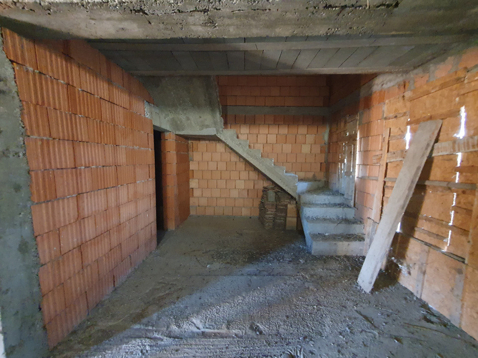 Casa individuala la rosu, intabulata - Uliuc - Sacosu Turcesc 8, foxfort.ro