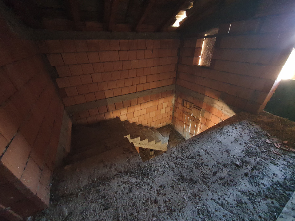 Casa individuala la rosu, intabulata - Uliuc - Sacosu Turcesc 10, foxfort.ro