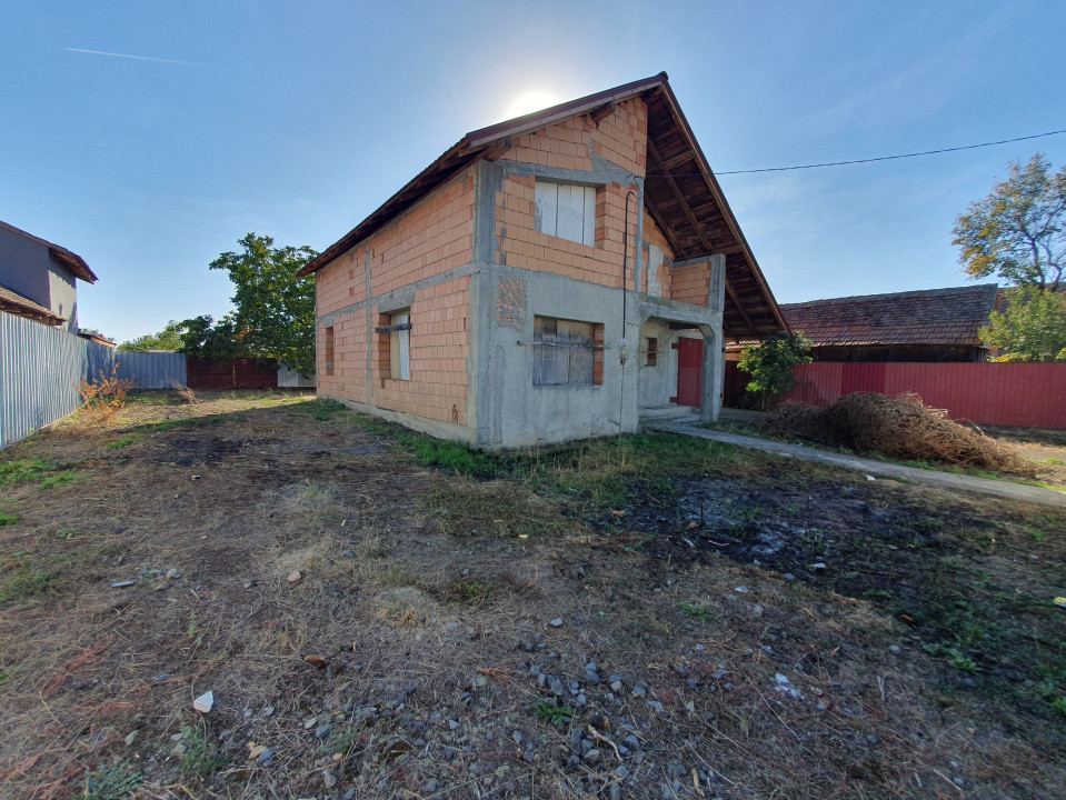 Casa individuala la rosu, intabulata - Uliuc - Sacosu Turcesc 14, foxfort.ro