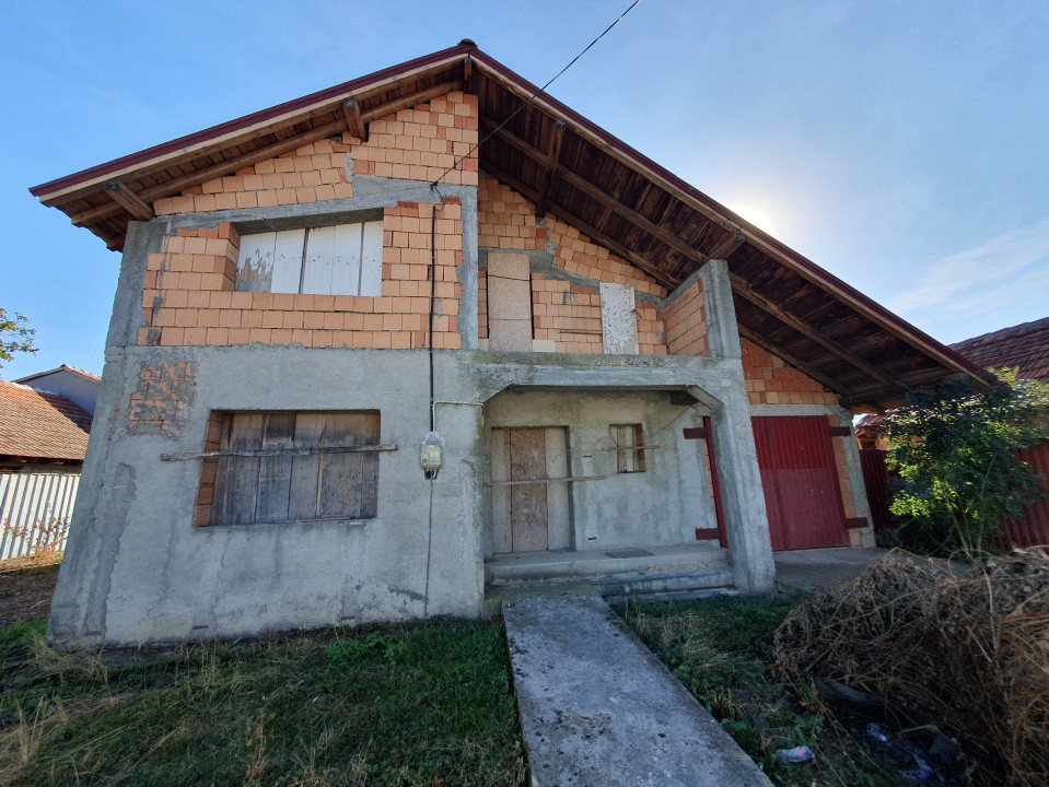 Casa individuala la rosu, intabulata - Uliuc - Sacosu Turcesc 15, foxfort.ro