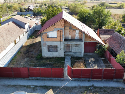 Casa individuala la rosu, intabulata - Uliuc - Sacosu Turcesc