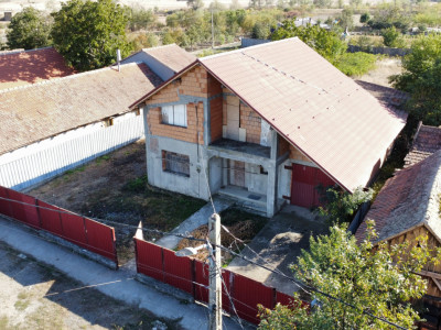 Casa individuala la rosu, intabulata - Uliuc - Sacosu Turcesc imagine mica 3, foxfort.ro