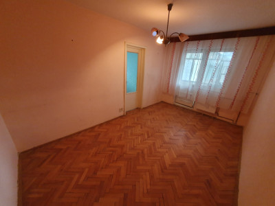 Apartament 2 camere, etaj 4, bloc izolat, acoperis - Zona Girocului