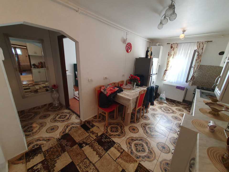 Apartament 3 camere, etaj 2, bloc izolat, - Zona Girocului 15, foxfort.ro