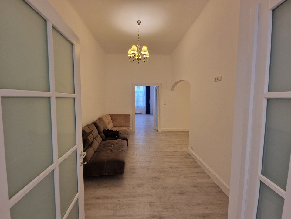 Apartament cu 3 camere de inchiriat in Piata Libertatii 6, foxfort.ro