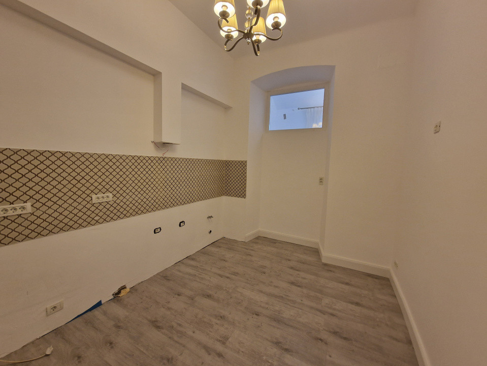 Apartament cu 3 camere de inchiriat in Piata Libertatii 9, foxfort.ro