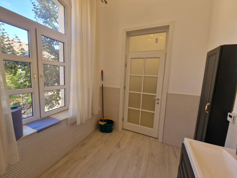 Apartament cu 3 camere de inchiriat in Piata Libertatii 10, foxfort.ro