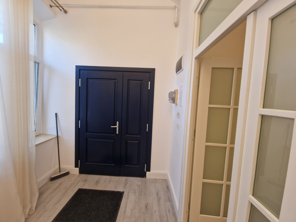 Apartament cu 3 camere de inchiriat in Piata Libertatii 13, foxfort.ro