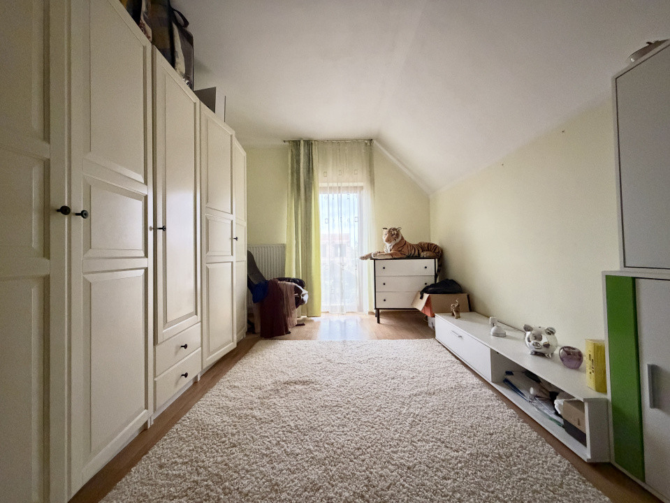 Casa individuala cu 5 camere, teren 655 mp cu toate utilitatile - Sanandrei 14, foxfort.ro