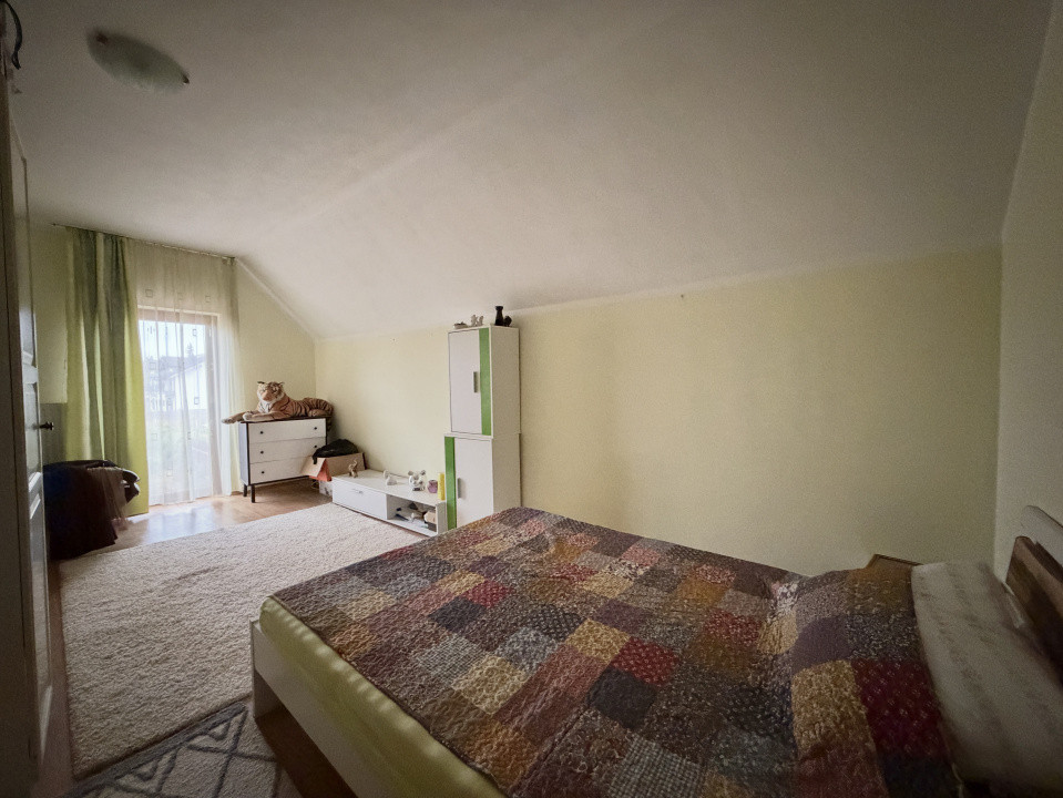 Casa individuala cu 5 camere, teren 655 mp cu toate utilitatile - Sanandrei 15, foxfort.ro