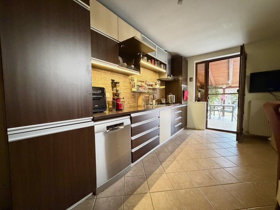 Casa individuala cu 5 camere, teren 655 mp cu toate utilitatile - Sanandrei 18, foxfort.ro