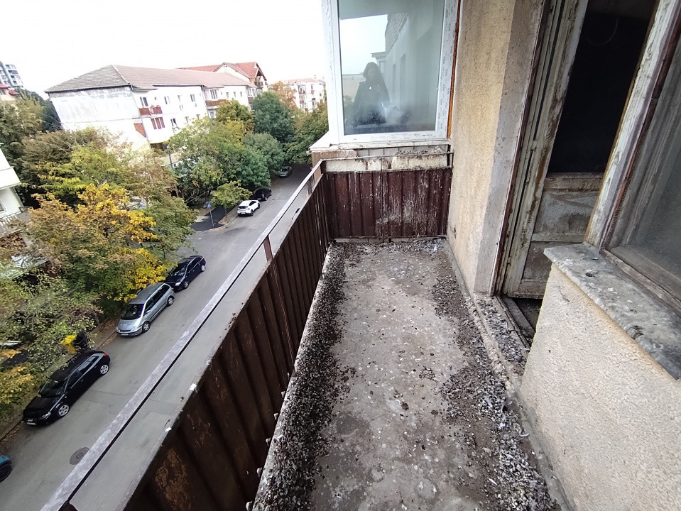 Apartament cu 3 camere de vanzare in Timisoara, zona Soarelui 8, foxfort.ro