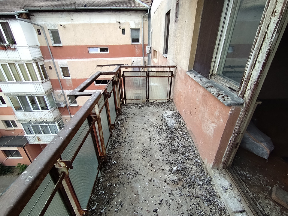 Apartament cu 3 camere de vanzare in Timisoara, zona Soarelui 9, foxfort.ro