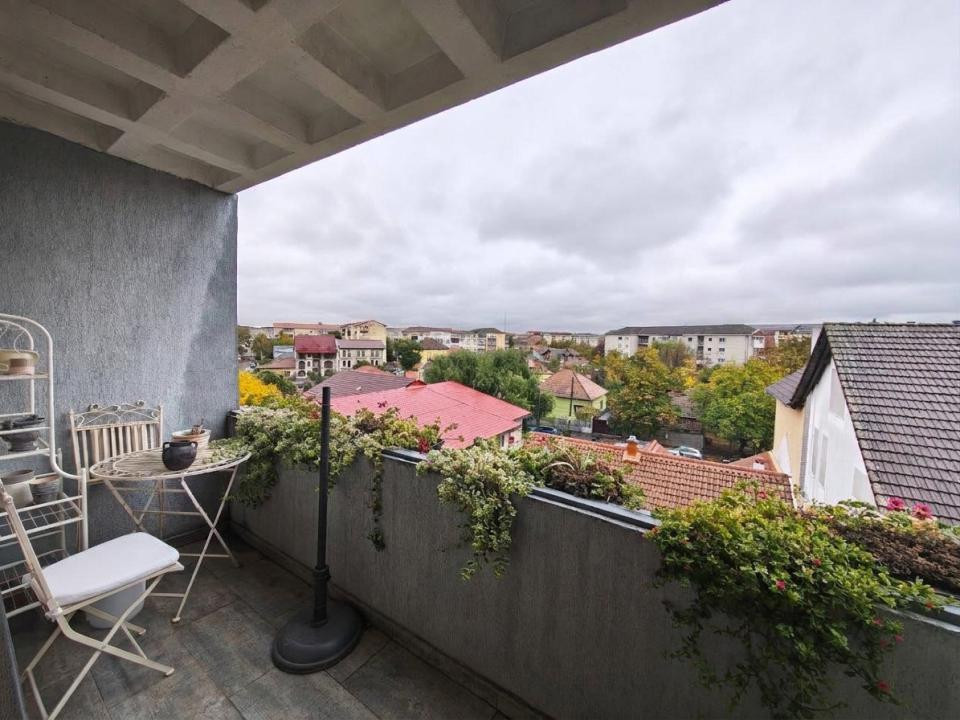 Apartament cu 3 camere 86 mp decomandat | Centrala Proprie | Zona Girocului 3, foxfort.ro
