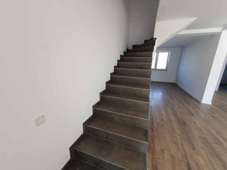 Casa insiruita tip cvadruplex, 119,7 mp utili, teren 402 mp in Mosnita Noua 12, foxfort.ro