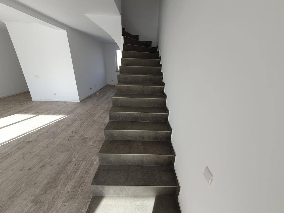 Casa insiruita la cheie, 116,6 mp utili, teren 271 mp in Mosnita Noua 13, foxfort.ro