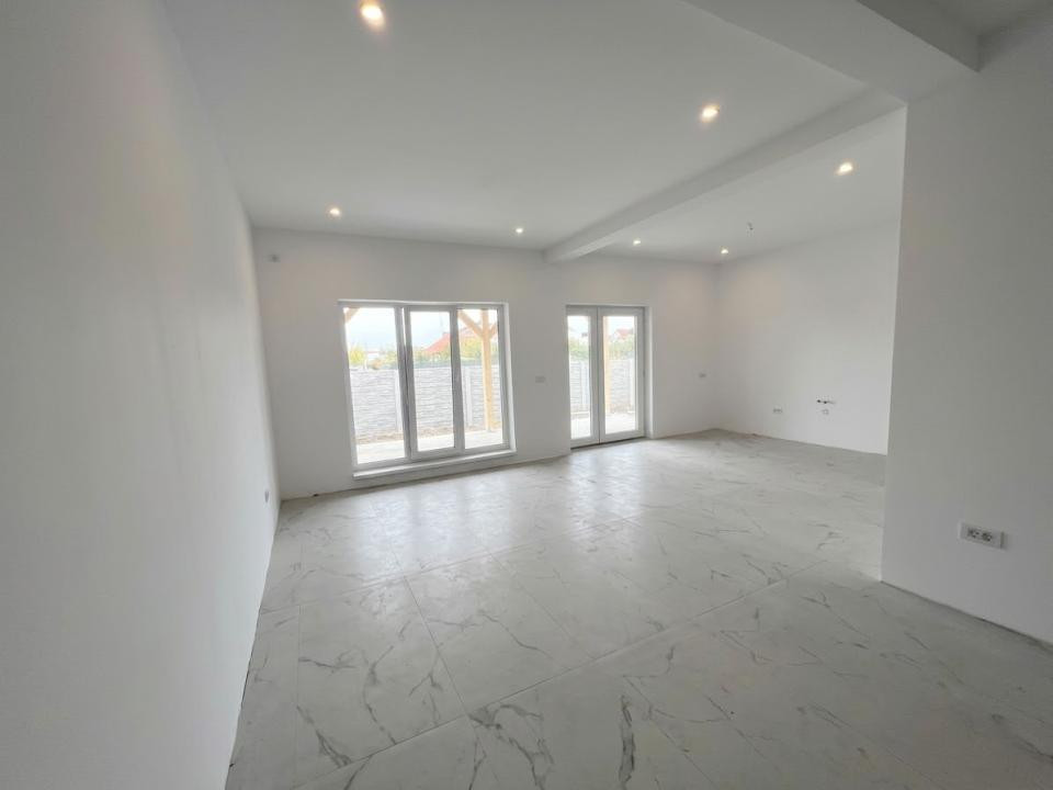 Duplex pe parter cu 3 camere - Mosnita Veche 2, foxfort.ro