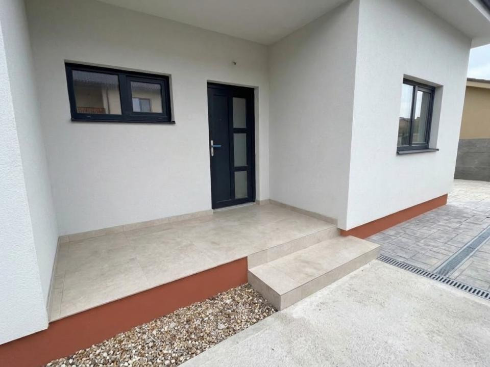 Duplex pe parter cu 3 camere - Mosnita Veche 4, foxfort.ro