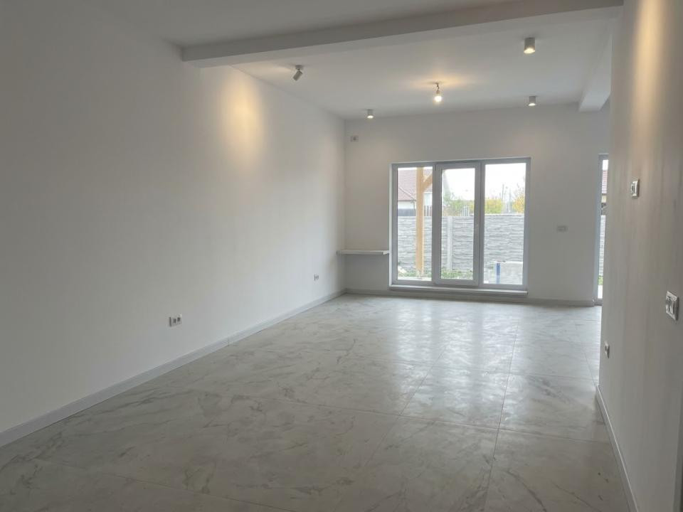 Duplex pe parter cu 3 camere - Mosnita Veche 5, foxfort.ro