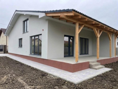 Duplex pe parter cu 3 camere - Mosnita Veche