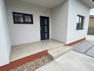 Duplex pe parter cu 3 camere - Mosnita Veche imagine mica 4, foxfort.ro